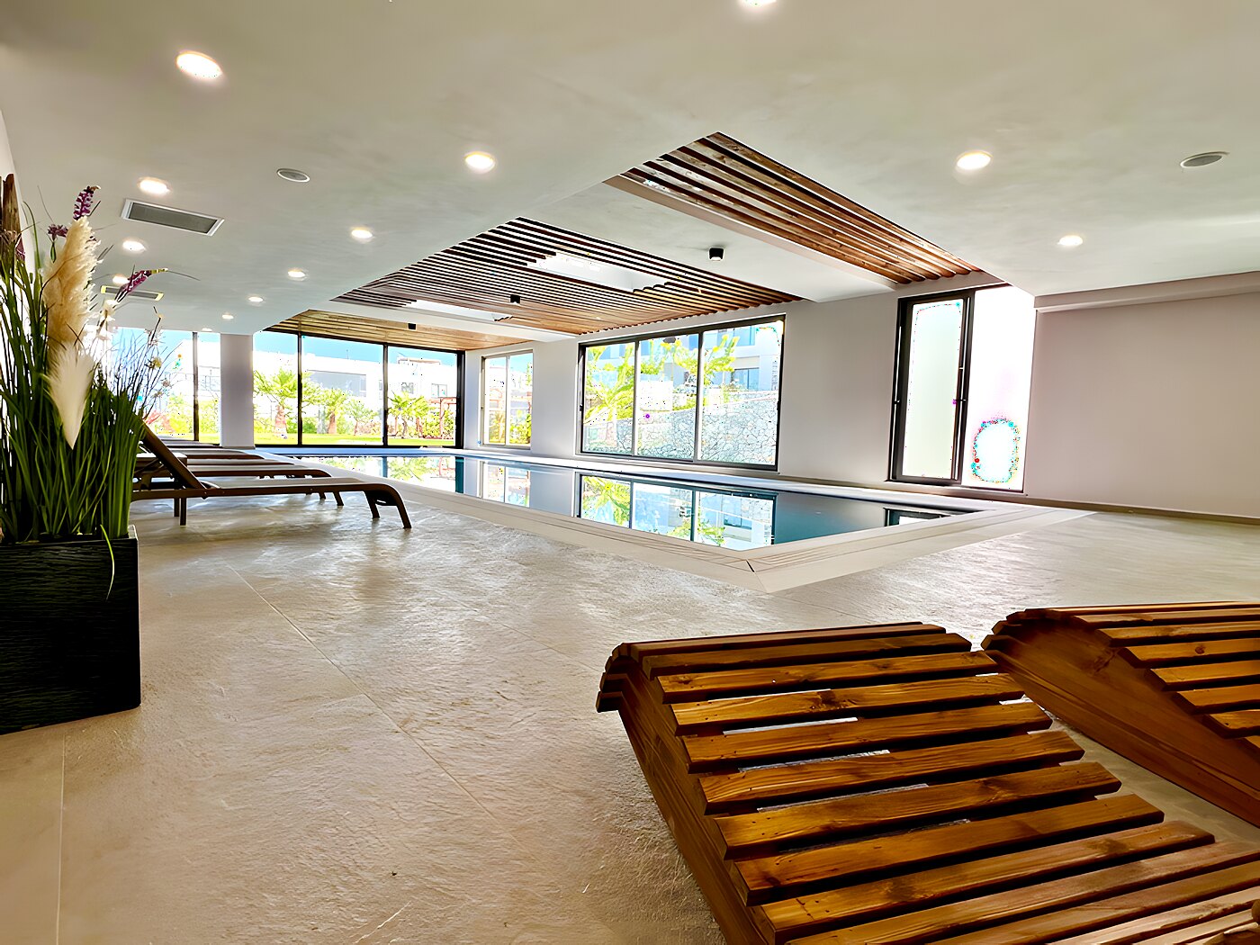 Indoor pool in the spa